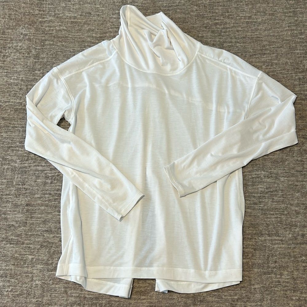 White lululemon crewneck